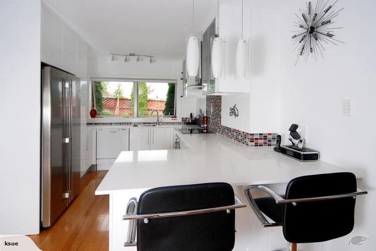 Photo of property in 1/74 Pupuke Road, Hillcrest, Auckland, 0627