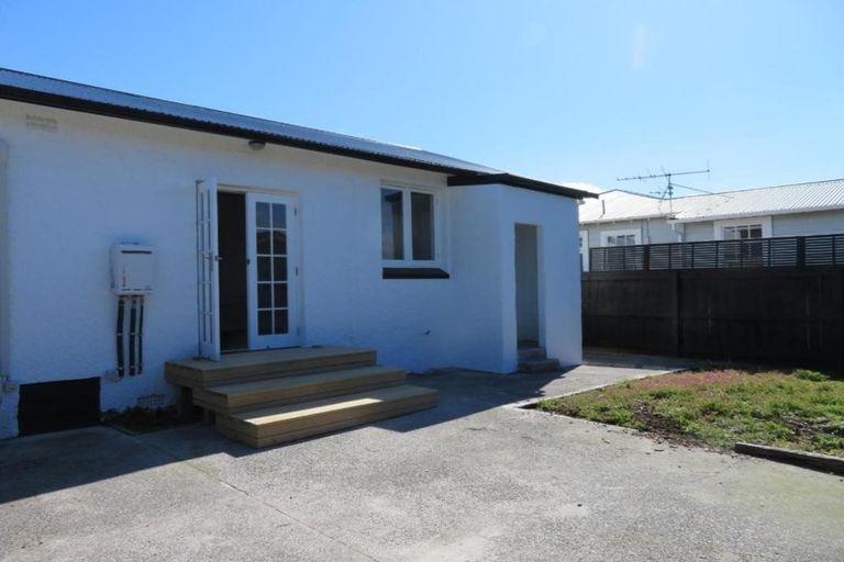 Photo of property in 100 Randwick Road, Moera, Lower Hutt, 5010