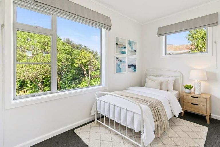 Photo of property in 86 Ruskin Road, Newlands, Wellington, 6037