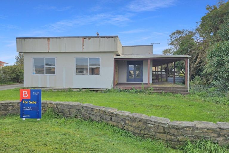 Photo of property in 19 Hoffman Street, Hokitika, 7810