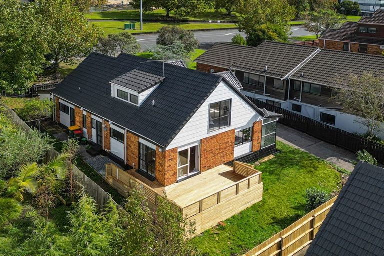 Photo of property in 1/4227 Great North Road, Glendene, Auckland, 0602