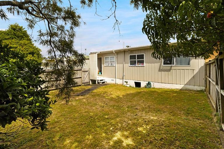 Photo of property in 2/60 Gardner Avenue, New Lynn, Auckland, 0600