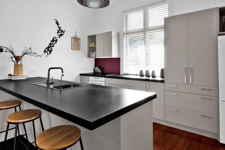 Photo of property in 21 Maire Street, Hawera, 4610