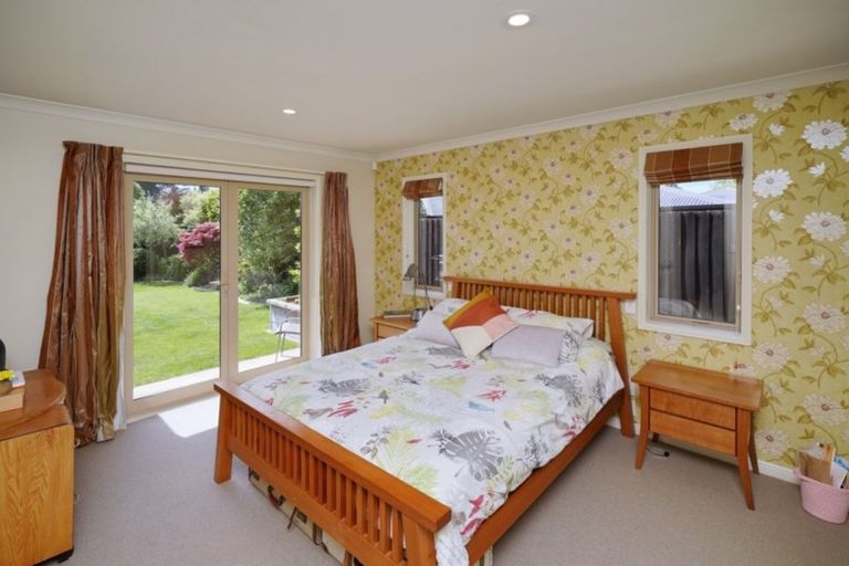 Photo of property in 10 Iti Place, Parklands, Christchurch, 8083
