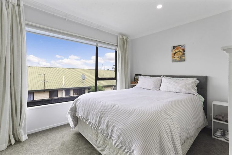 Photo of property in 10 Pyatt Place, Redwood, Christchurch, 8051