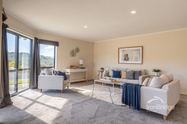 Photo of property in 13 Percy Kinsman Crescent, Riverstone Terraces, Upper Hutt, 5018