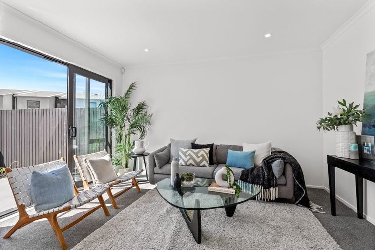 Photo of property in 16 Hema Road, Hobsonville, 0616