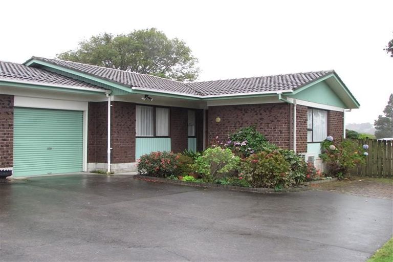 Photo of property in 2/42 Frank Evans Place, Henderson, Auckland, 0610
