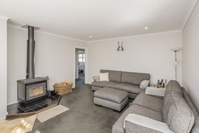 Photo of property in 12 Featherston Street, Levin, 5510