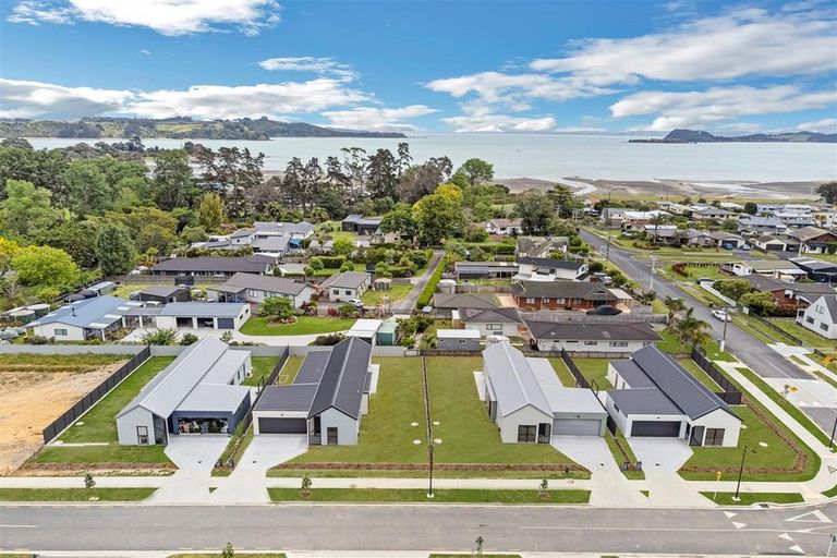 Photo of property in 64 Mataikokako Loop, Kawakawa Bay, 2585