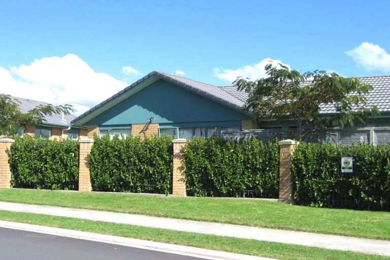 Photo of property in Waimanu Bay Village, 1/1 Piriti Drive, Te Atatu Peninsula, Auckland, 0610