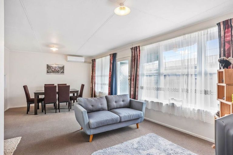 Photo of property in 2/84 Portage Road, New Lynn, Auckland, 0600