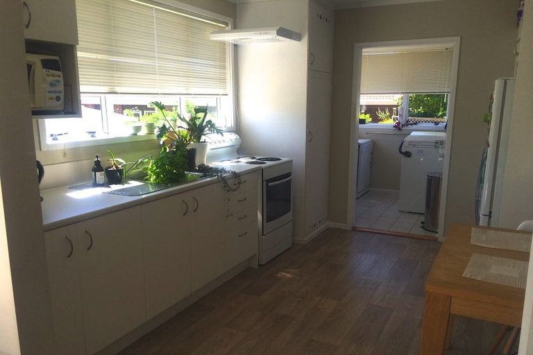 Photo of property in 19 Otakau Road, Milford, Auckland, 0620