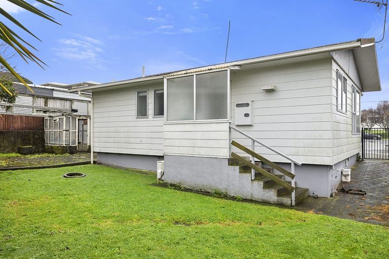 Photo of property in 2/47 South Road, Blagdon, New Plymouth, 4310