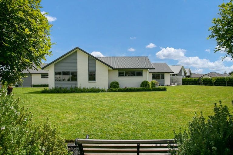 Photo of property in 18 Mike Smith Drive, Cambridge, 3434