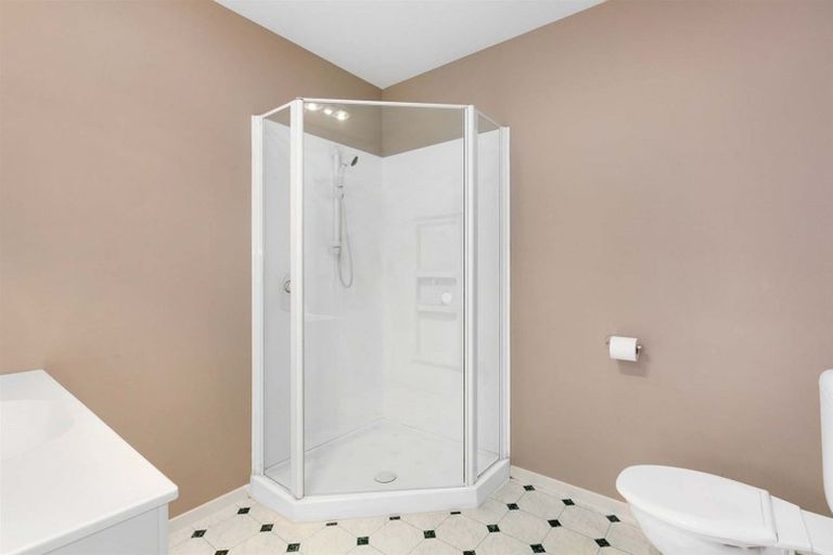 Photo of property in 30 Lanyon Place, Whitby, Porirua, 5024