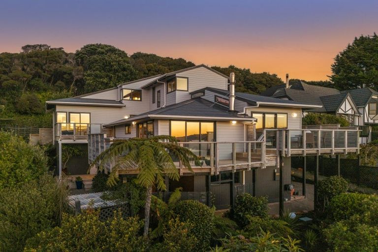 Photo of property in 10 Kinloch Place, Papakowhai, Porirua, 5024
