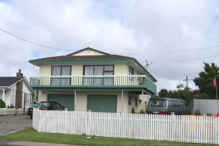Photo of property in 43 Colwill Road, Massey, Auckland, 0614