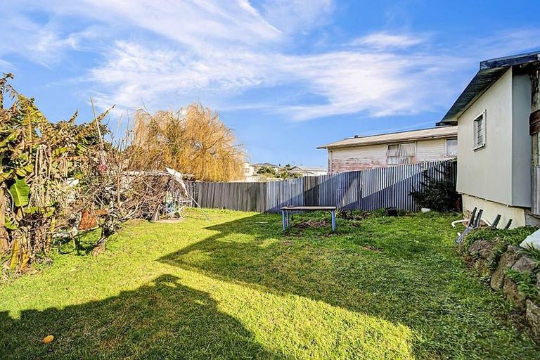 Photo of property in 13 Humphreys Place, Mangere, Auckland, 2022