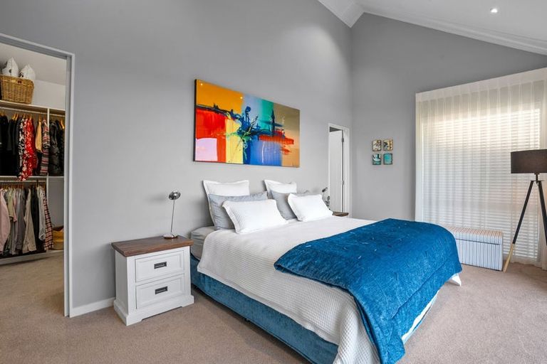 Photo of property in 10 Vaughan Crescent, Murrays Bay, Auckland, 0630