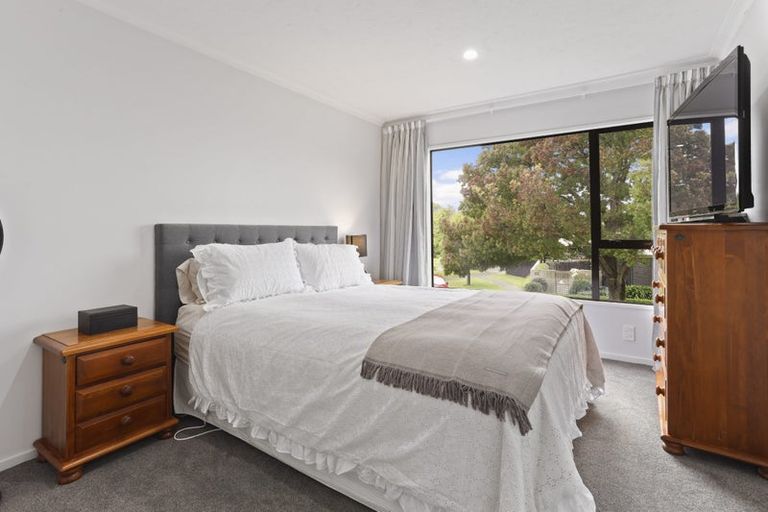 Photo of property in 10 Pyatt Place, Redwood, Christchurch, 8051