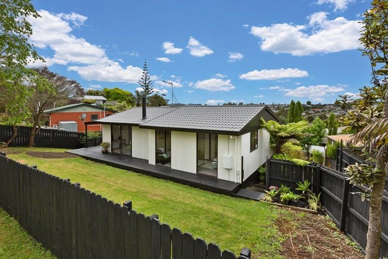 Photo of property in 1/235 Glengarry Road, Glen Eden, Auckland, 0602