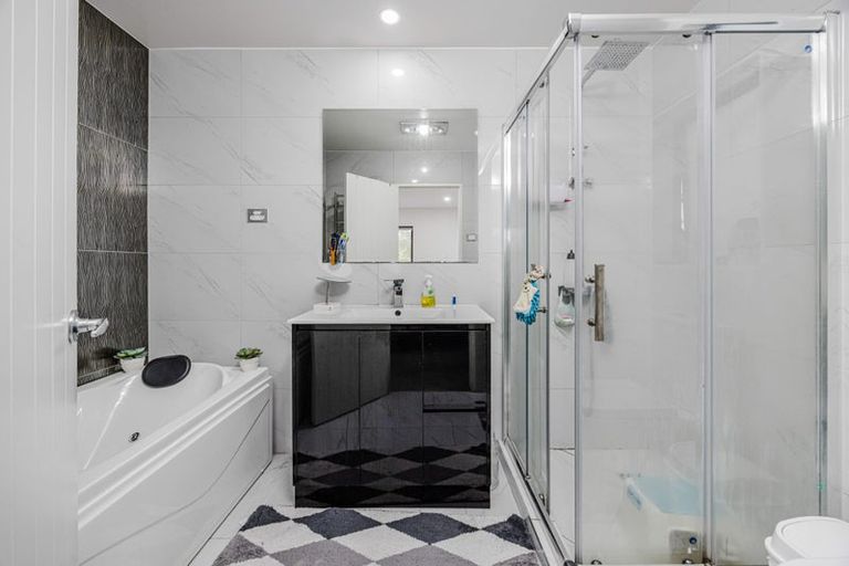 Photo of property in 276a Sturges Road, Henderson, Auckland, 0612