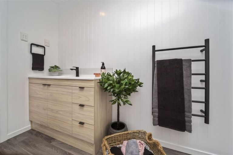 Photo of property in 36 Tawhiti Road, Hawera, 4610