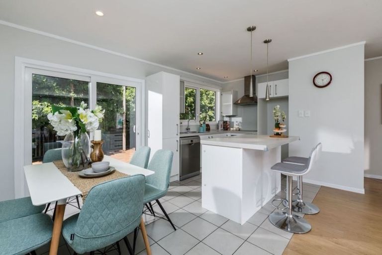 Photo of property in 17 Coroglen Avenue, Birkenhead, Auckland, 0626