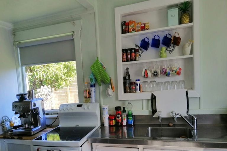 Photo of property in 10 Tukapa Street, Westown, New Plymouth, 4310