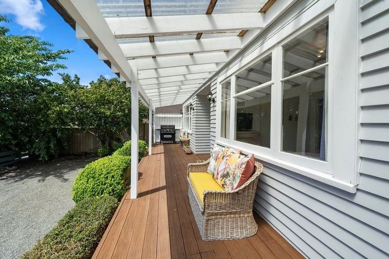 Photo of property in 4 Hillside Drive, Maoribank, Upper Hutt, 5018