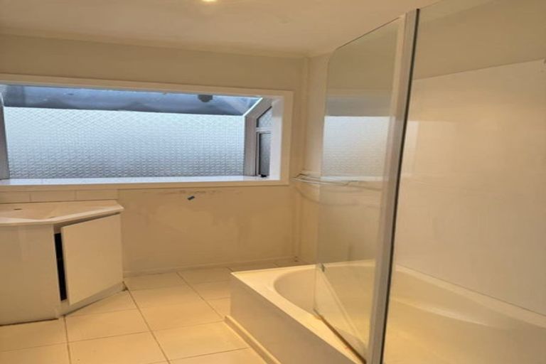 Photo of property in 25 Moor Avenue, Te Atatu Peninsula, Auckland, 0610