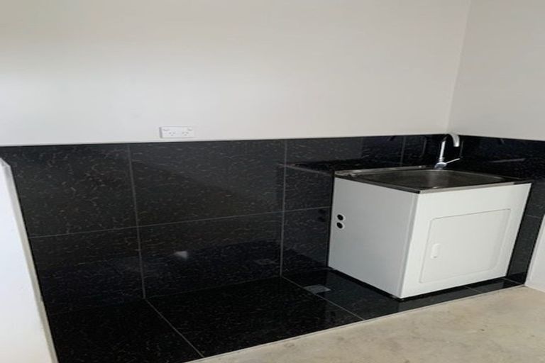 Photo of property in 1u5 June Place, Hamilton East, Hamilton, 3216