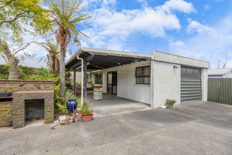 Photo of property in 24 Karaka Crescent, Levin, 5510