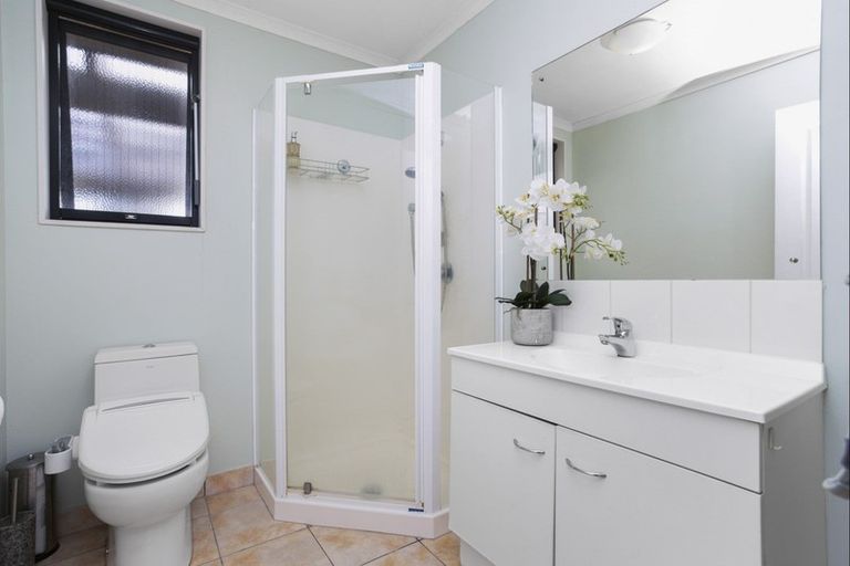 Photo of property in 16 Morewa Place, Takanini, 2112