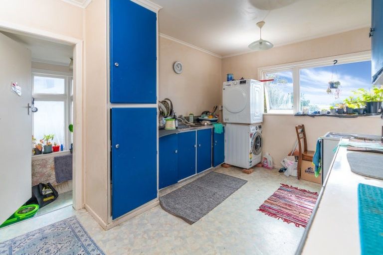 Photo of property in 87 Queens Drive, Lyall Bay, Wellington, 6022