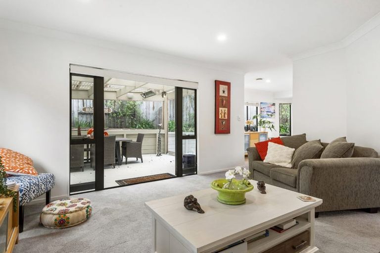 Photo of property in 2/8 Bundoran Way, Pinehill, Auckland, 0632