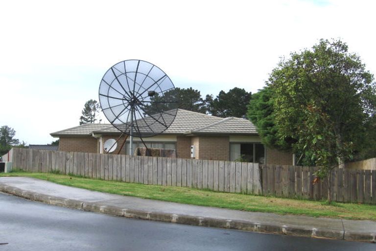 Photo of property in 21 Quincey Place, Massey, Auckland, 0614