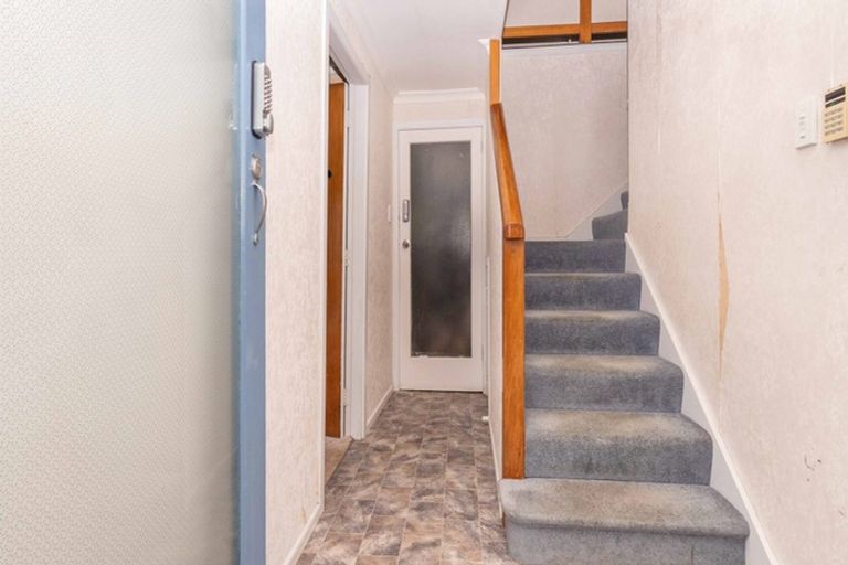 Photo of property in 24a Lyndhurst Road, Tawa, Wellington, 5028