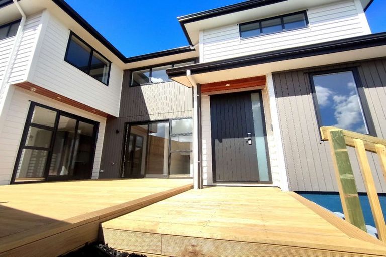 Photo of property in 17 Manawanui Way, Orewa, 0931