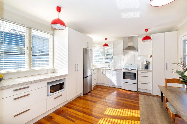 Photo of property in 6 Lee Road, Taradale, Napier, 4112