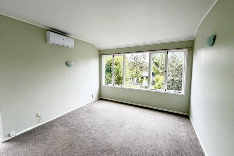 Photo of property in 19 Mappin Place, Chatswood, Auckland, 0626
