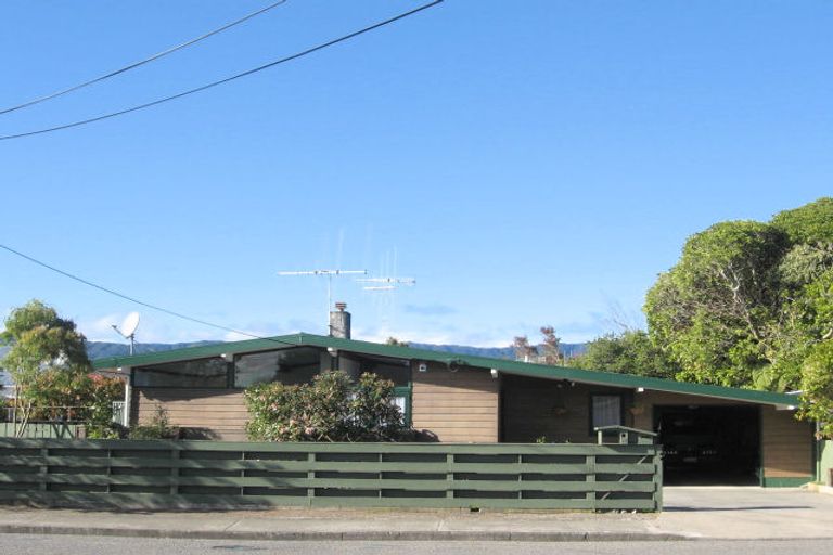 Photo of property in 32 Domain Road, Otaki, 5512