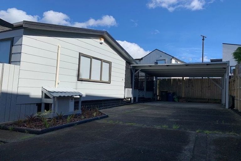 Photo of property in 3a Fruitvale Road, New Lynn, Auckland, 0600