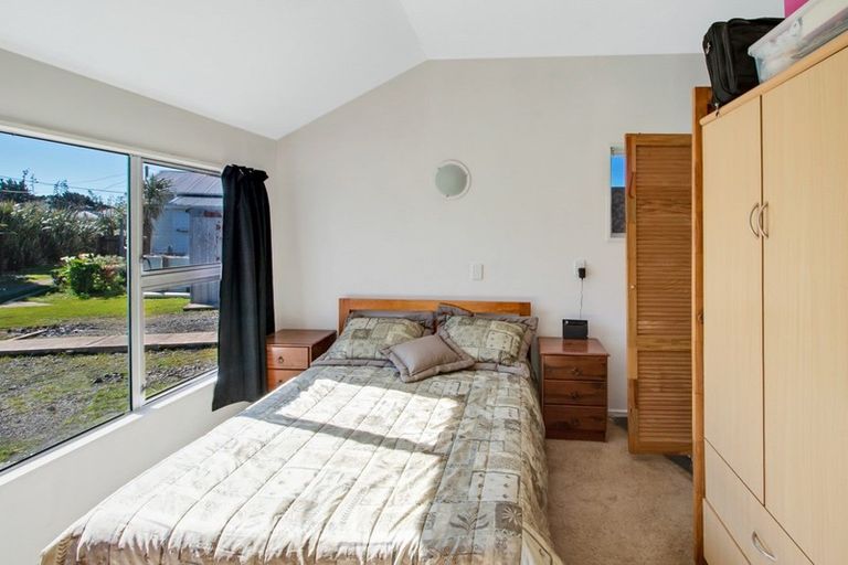 Photo of property in 28 Ngahina Street, Marton, 4710