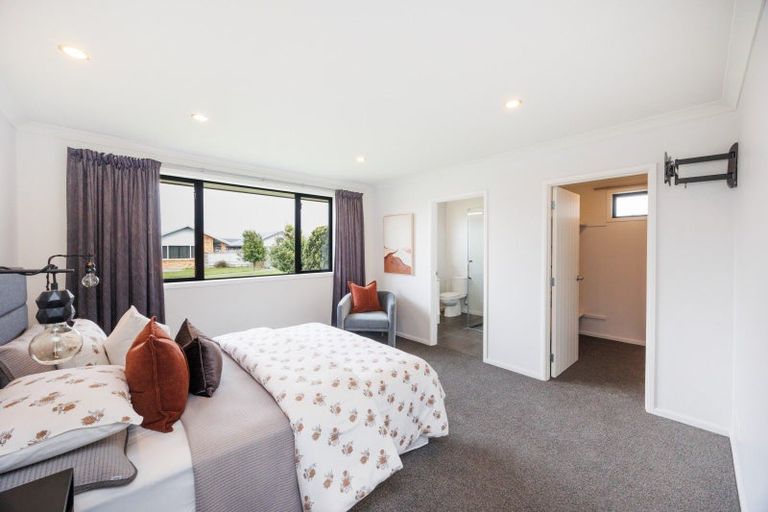 Photo of property in 22 Pegasus Place, Kelvin Grove, Palmerston North, 4414