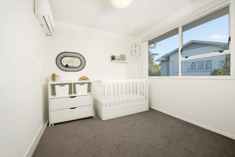 Photo of property in 5 Mckinley Road, Sunnyvale, Auckland, 0612