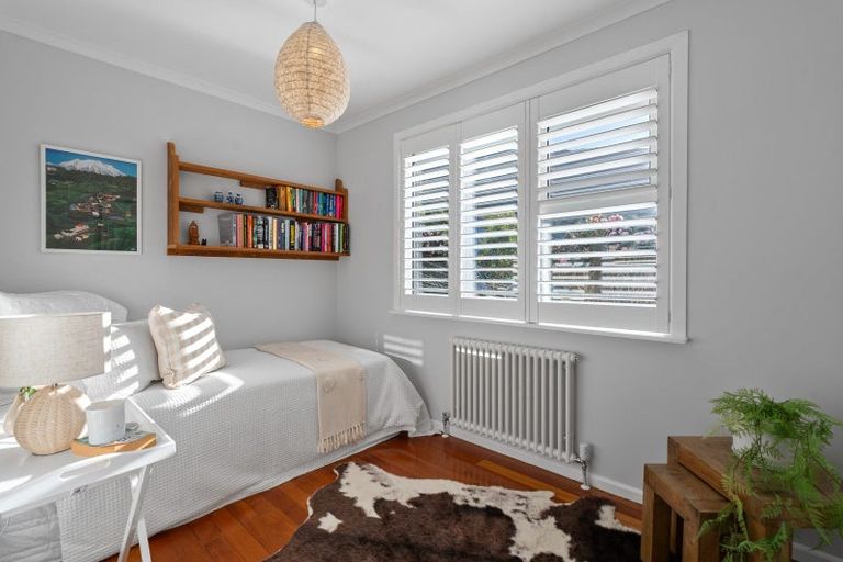 Photo of property in 16 Doris Gordon Crescent, Crofton Downs, Wellington, 6035