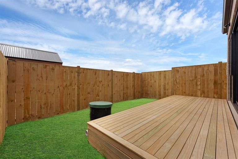 Photo of property in 12 Waimarie Drive, Karaka, 2578