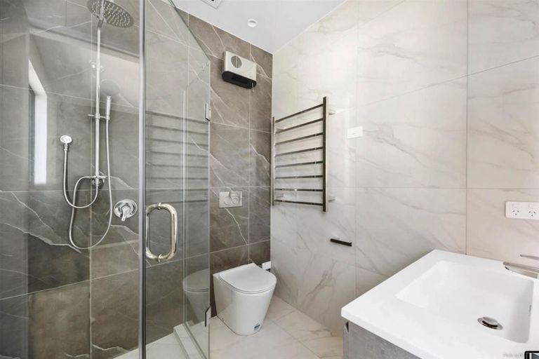 Photo of property in 4b The Parade, Bucklands Beach, Auckland, 2012